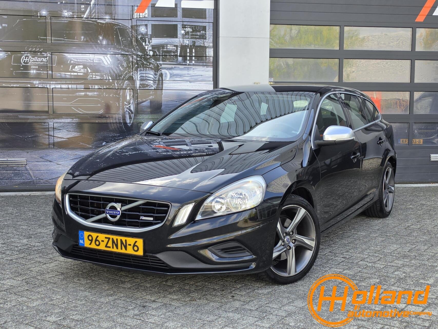 Volvo V60 1.6 T3 R-Design, Autos, Euro 5, Achat, 110 kW, Entreprise