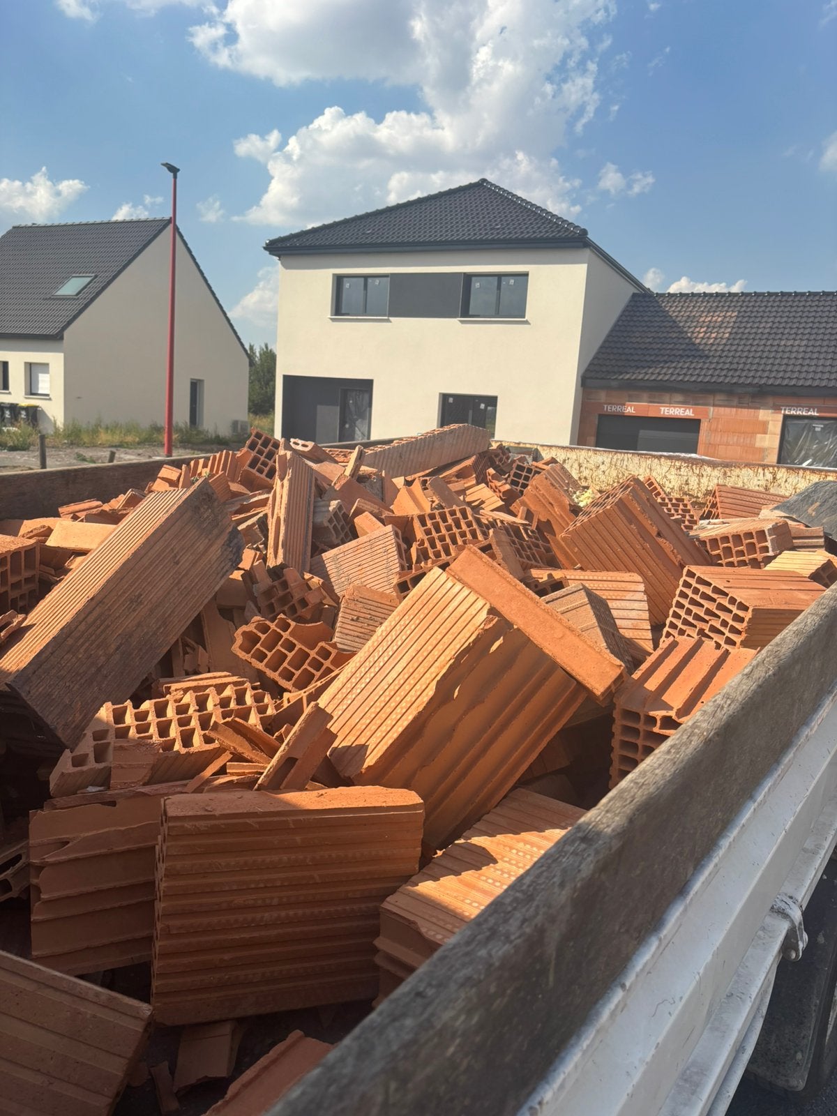Evacuatie van puin, evacuatie van metselgrond, Doe-het-zelf en Bouw, Dakpannen en Dakbedekking, Zo goed als nieuw, Dakpannen, Hout