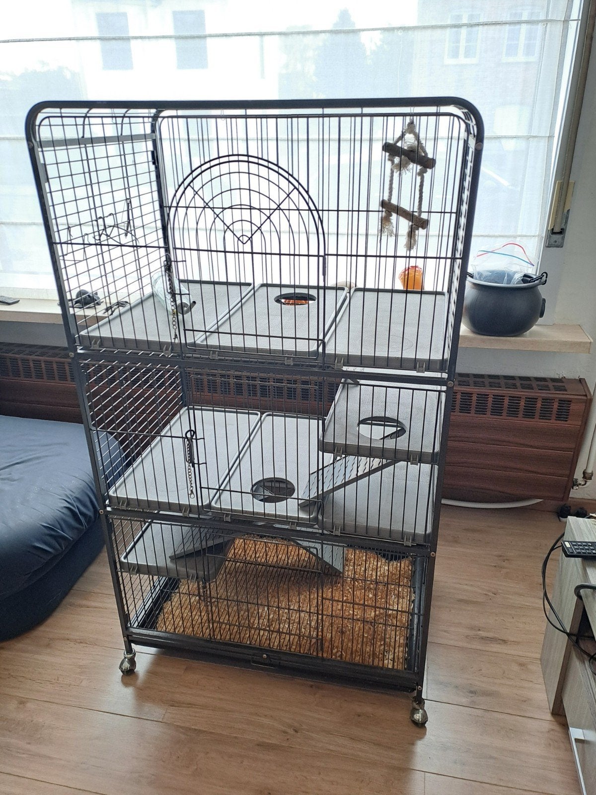 Mooie kooi op wieltjes, Dieren en Toebehoren, Ophalen, Kooi, 110 cm of meer, Zo goed als nieuw