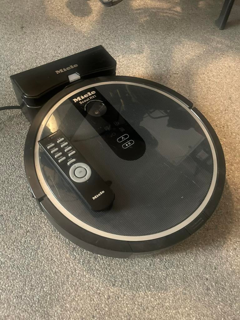Miele robotstofzuiger scout RX1, Elektronische apparatuur, Stofzuigers, Ophalen, Zo goed als nieuw, Robotstofzuiger