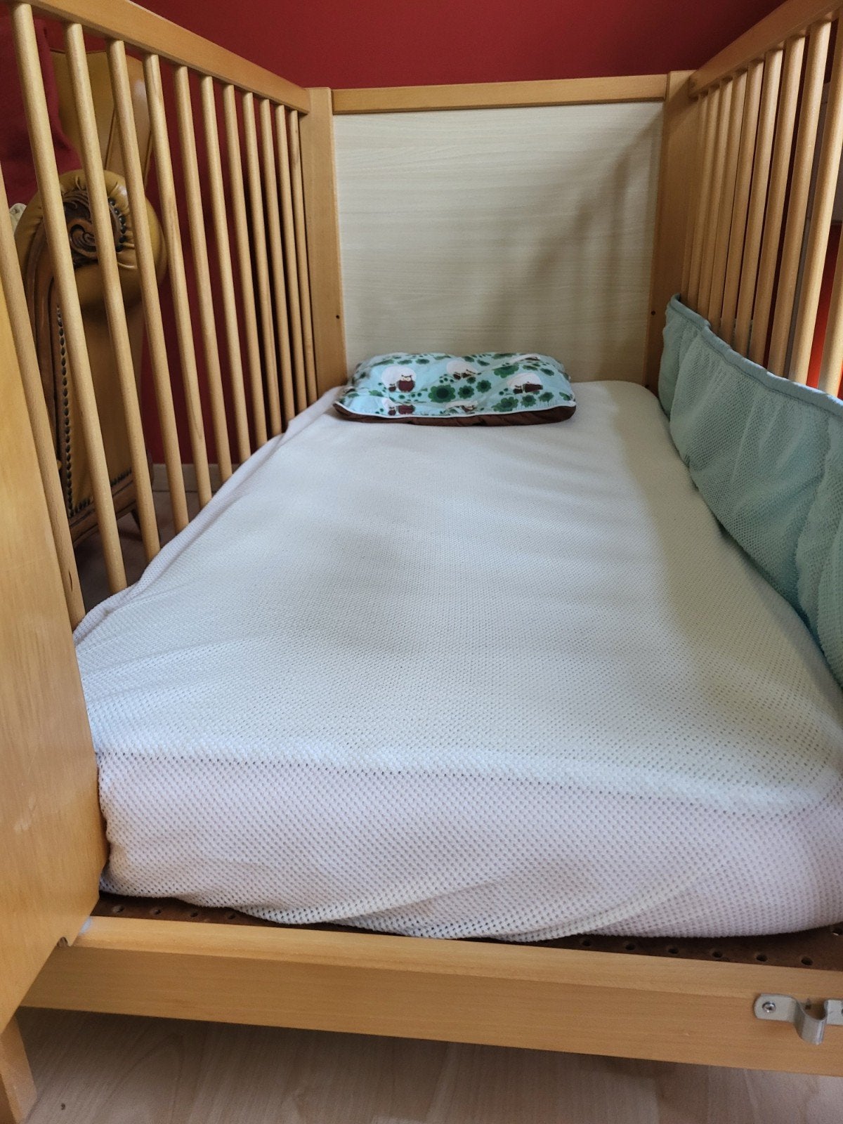 Lit bébé avec porte ! Très bon état !, Enlèvement