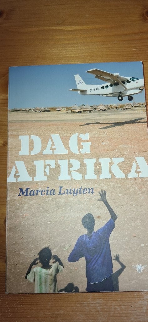 Boek ´ Dag Afrika ´, Boeken, Ophalen, Marcia Luyten, Maatschappij en Samenleving, Zo goed als nieuw