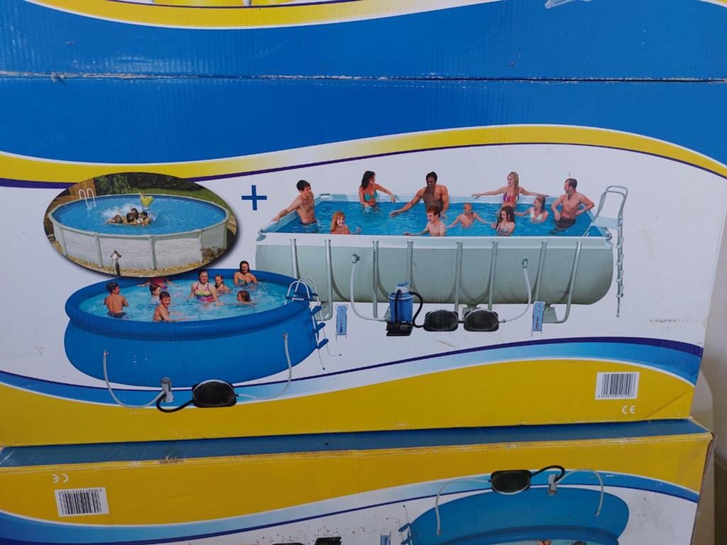 Grande piscine Intex avec 4 chaudières solaires pour chauffe, Enlèvement