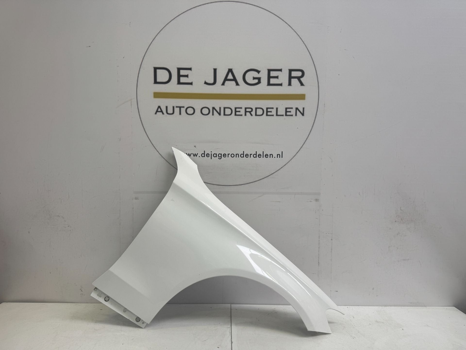 Aile avant droite pour Mercedes Classe C W205, Mercedes-Benz AG, Mercedes-Benz, Utilisé, Mercedesstrasse 120
70372  Stuttgart, DE