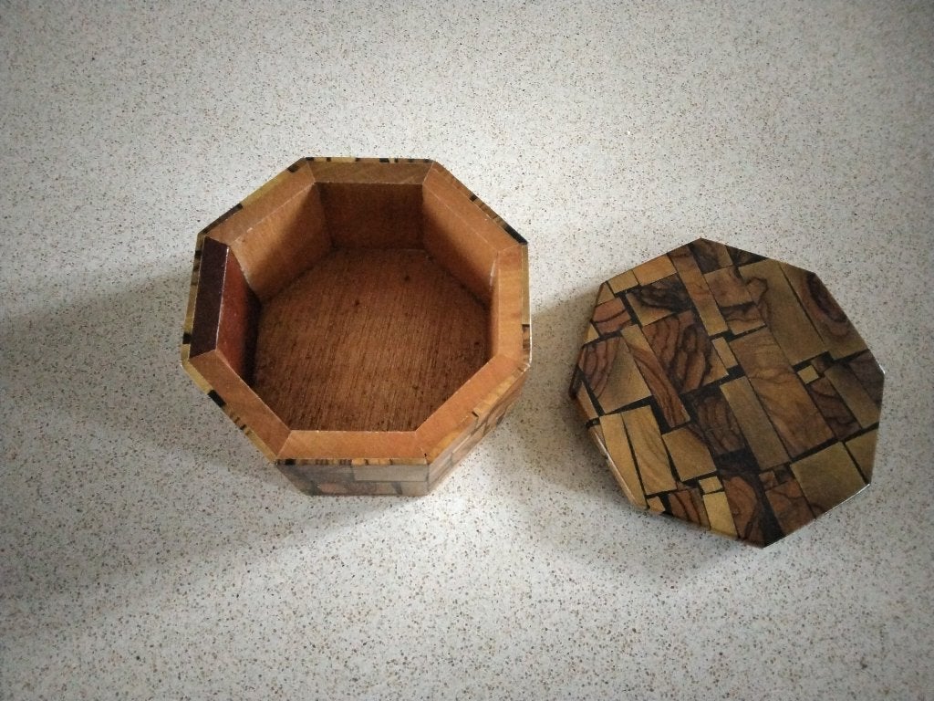 Heel bijzonder houten bakje, Ophalen, Zo goed als nieuw