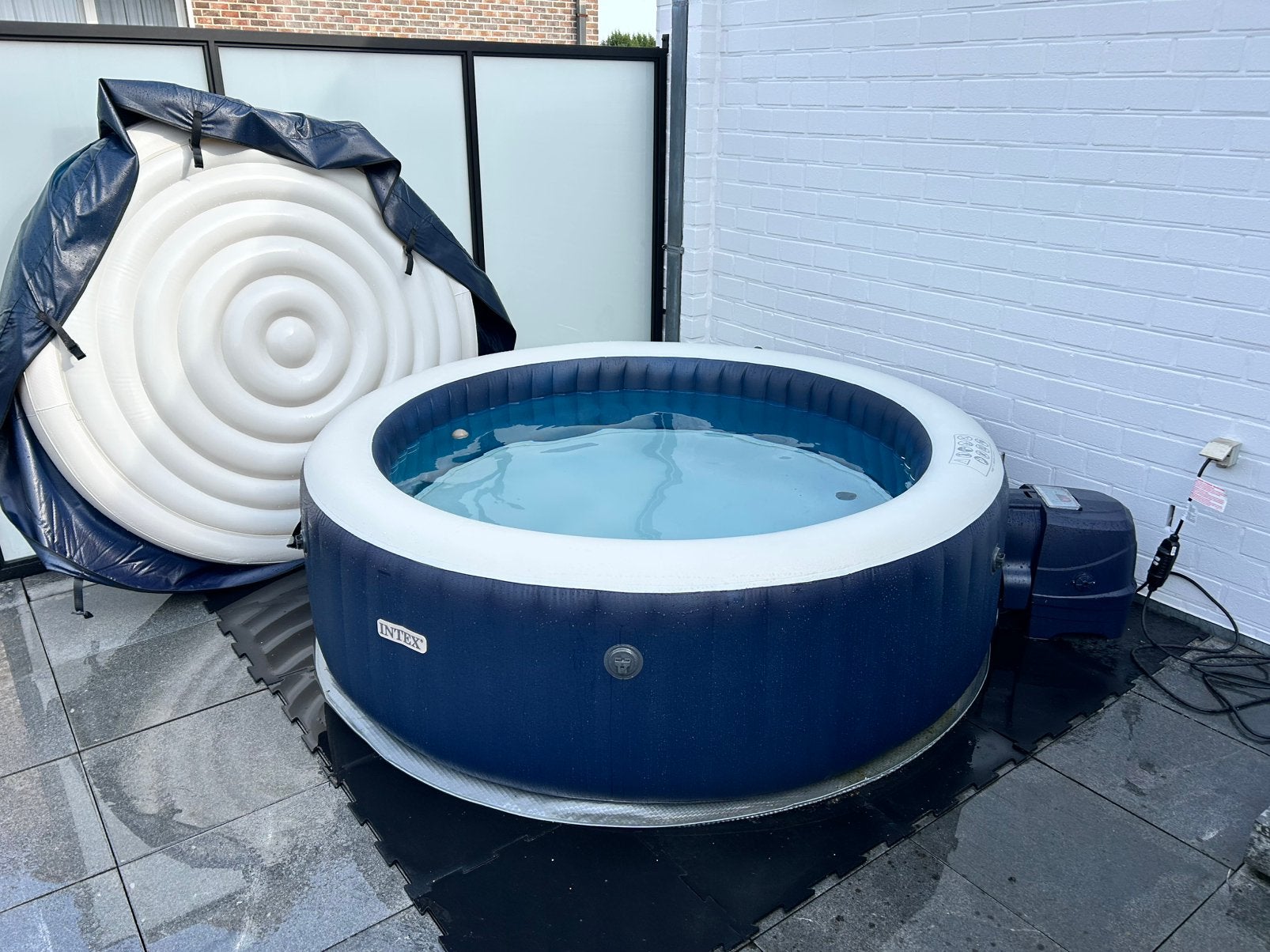Intex PureSpa Plus 6 pers. – 4 maanden oud + veel extra's, Tuin en Terras, Ophalen, Zo goed als nieuw, Pomp, Opblaasbaar