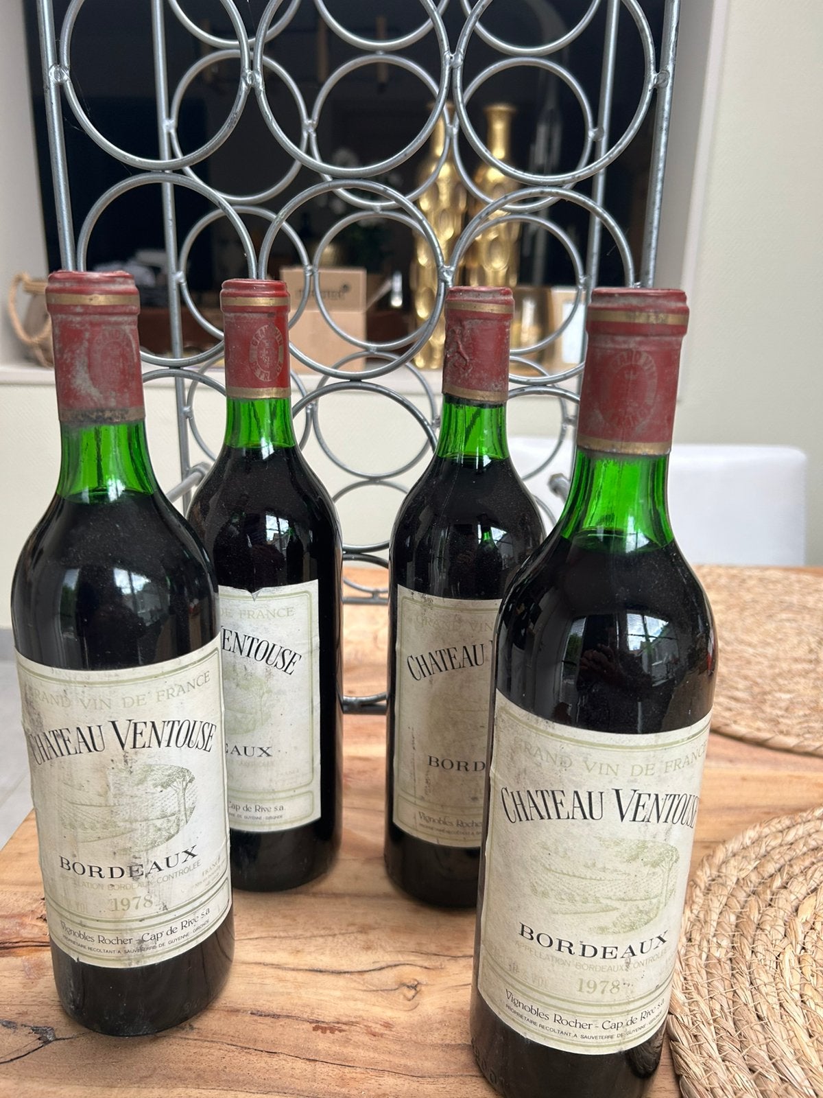 4 flessen bordeaux 1978 met wijnrek, Verzamelen, Wijnen, Ophalen, Zo goed als nieuw, Vol