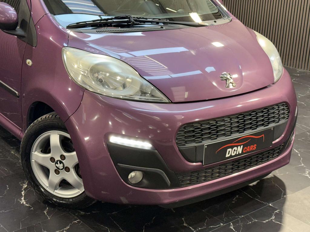 Peugeot 107 107 1.0i Active 2Tronic (bj 2013, automaat), Auto's, Automaat, Stof, Zwart, Overige kleuren