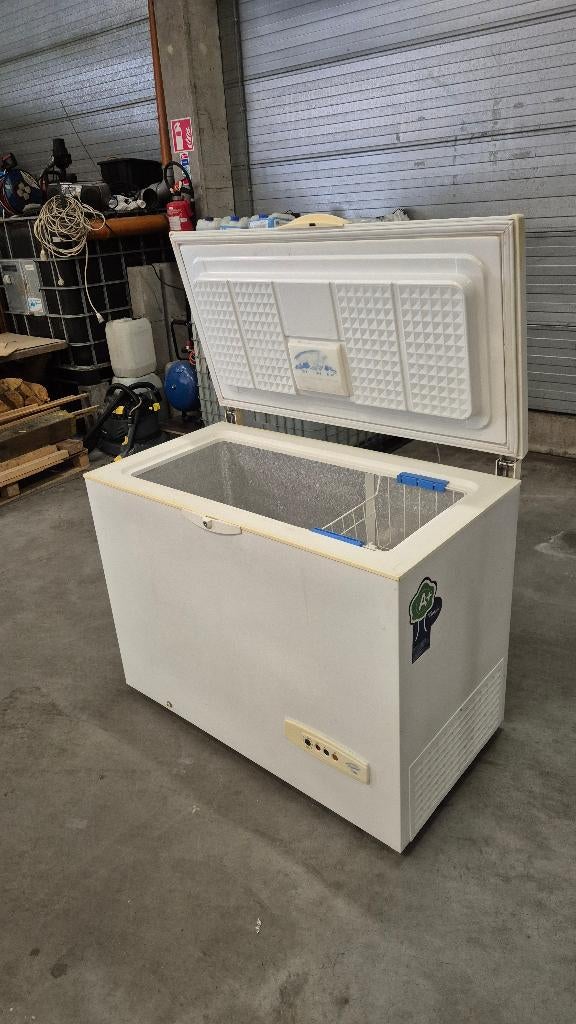 Congélateur Bahut Whirlpool coffre Autoportante 225L A+, Elektronische apparatuur, Vriezers en Diepvrieskisten, Gebruikt, Vrijstaand