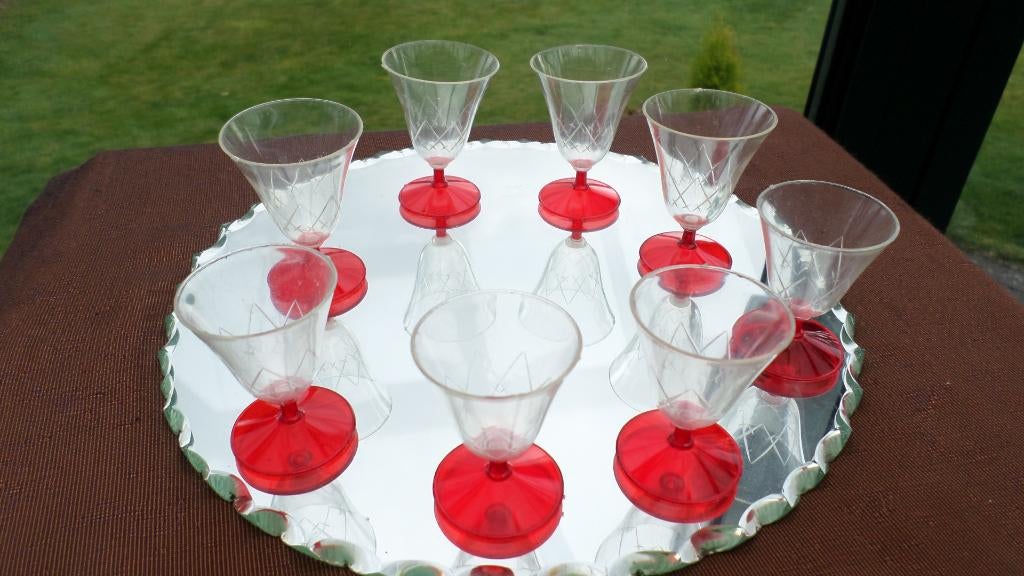 8 glazen voor poppen + porseleinen creamer en suikerpot, Ophalen of Verzenden, Pop