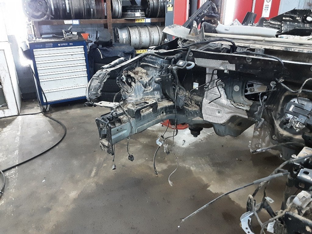 PARE BOUE AVANT DROIT Audi A1 Sportback (GBA) (01-2018/-), Utilisé, Avant, Audi, Garde-boue