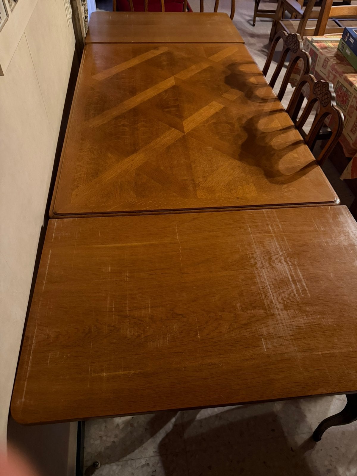 Uitschuifbare tafel en stoelen, Ophalen, Zo goed als nieuw