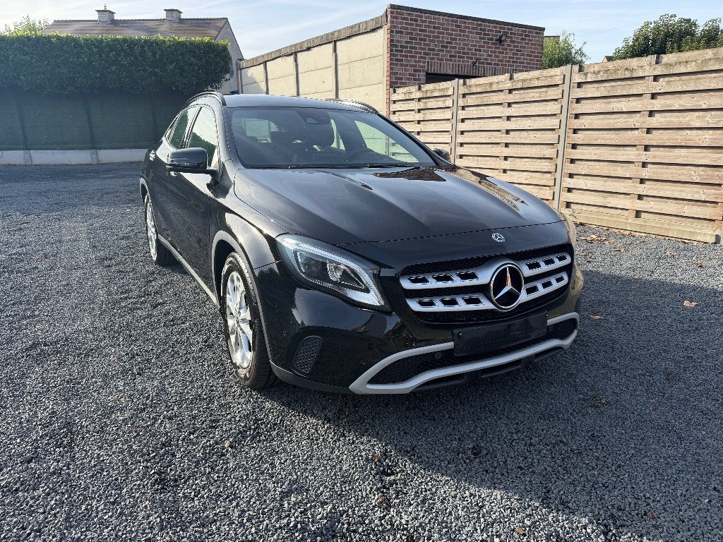 Mercedes GLA 180 Benzine, Dealer onderhouden, 4 cilinders, Xenon verlichting, Leder en Stof