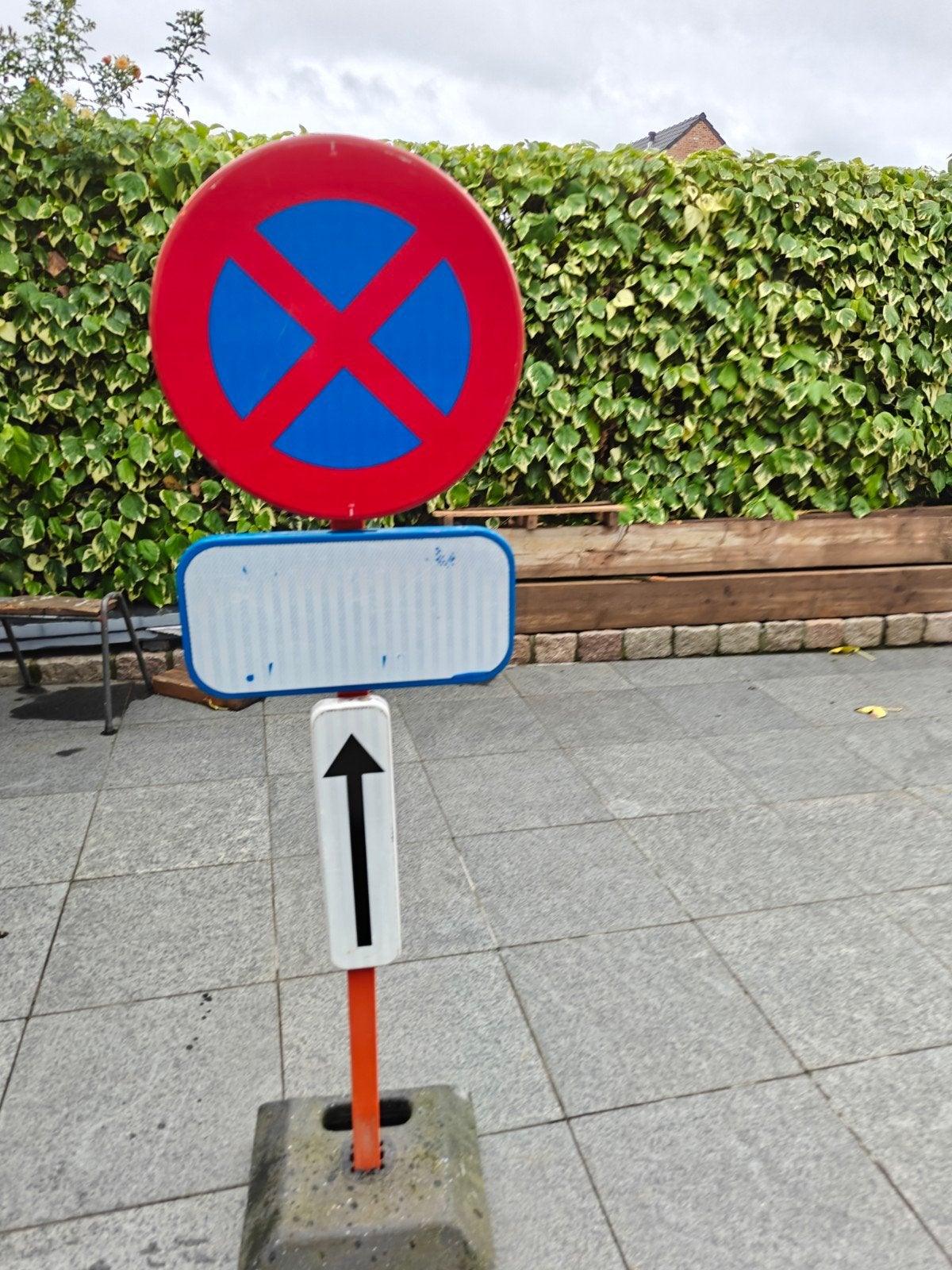 Verkeersbord met voet, Doe-het-zelf en Bouw, Ophalen