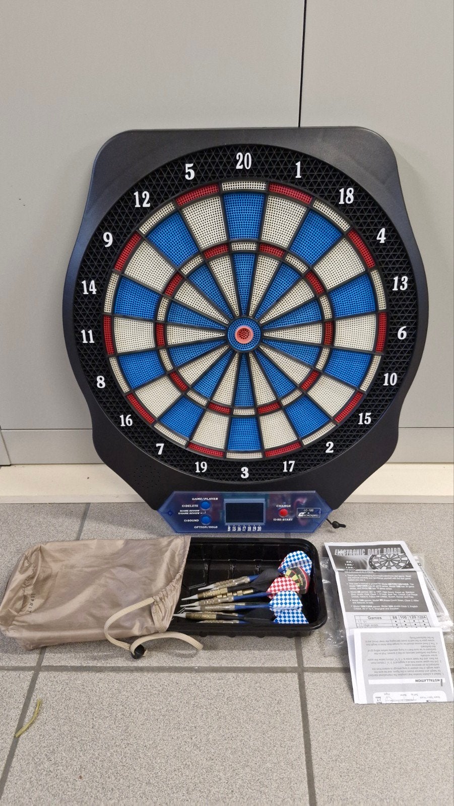 elektronisch dartsspel, Sports & Fitness, Fléchettes, Enlèvement, Comme neuf, Cible de fléchettes avec fléchettes, Électronique