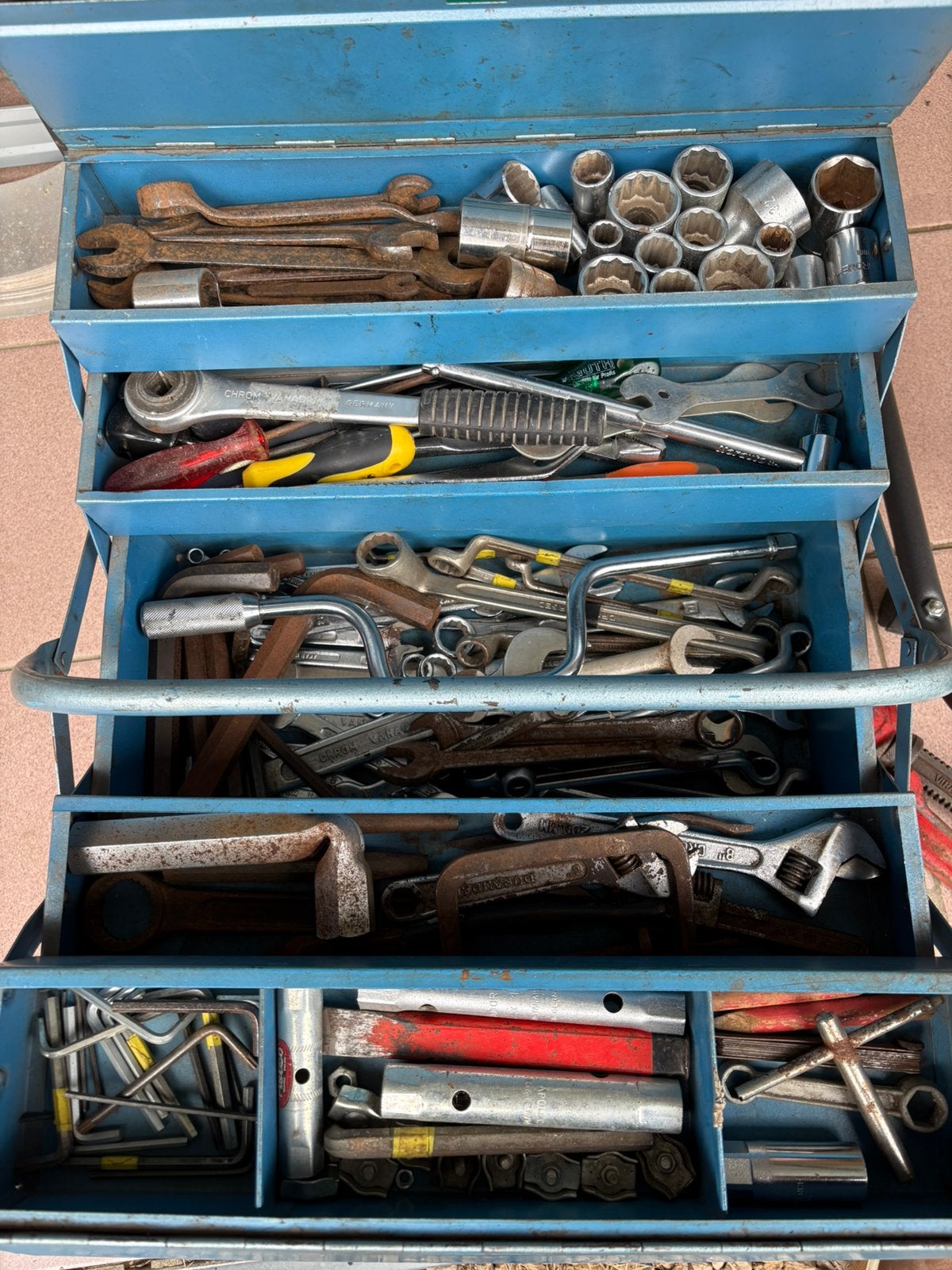 OUTILS GARAGE Coffre a outils en super etat Rempli d’outils, Autos : Divers, Outils de voiture, Enlèvement, Utilisé