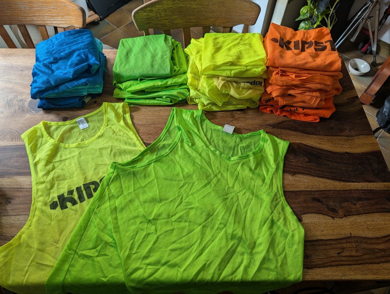 Fluo sporthesjes (x40) voor sportclub of vereniging, Kleding | Dames, Sportkleding, Ophalen of Verzenden, Blauw
