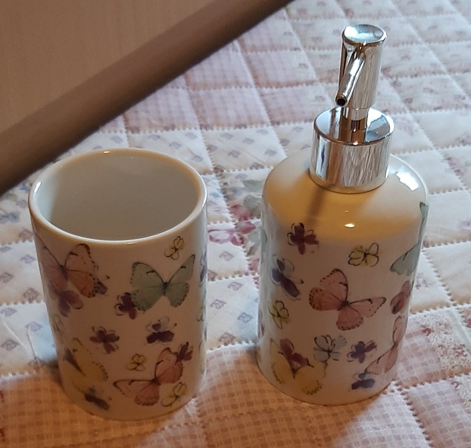 Gobelet et distributeur de savon 10 eur l ensemble pièce, Enlèvement ou Envoi, Comme neuf