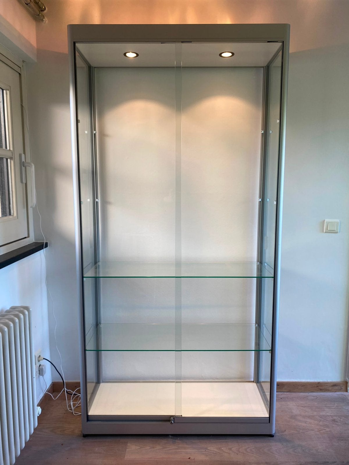 Professionele glazen / aluminium vitrinekast, Huis en Inrichting, Ophalen, Zo goed als nieuw