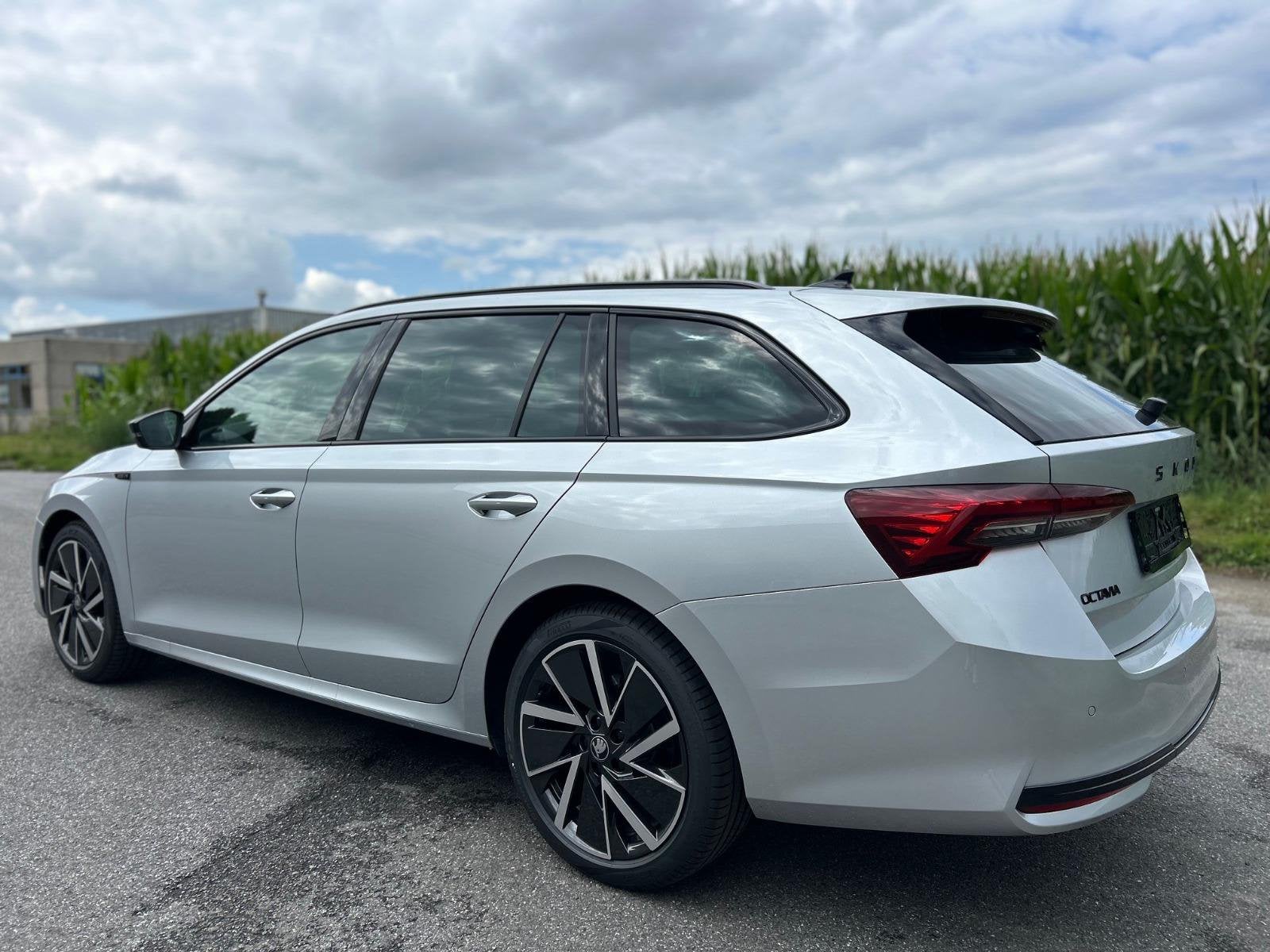 Skoda Octavia Combi 1.5 TSI Sportline DSG Combi, Auto's, Automaat, Parkeersensor, Bedrijf, Break