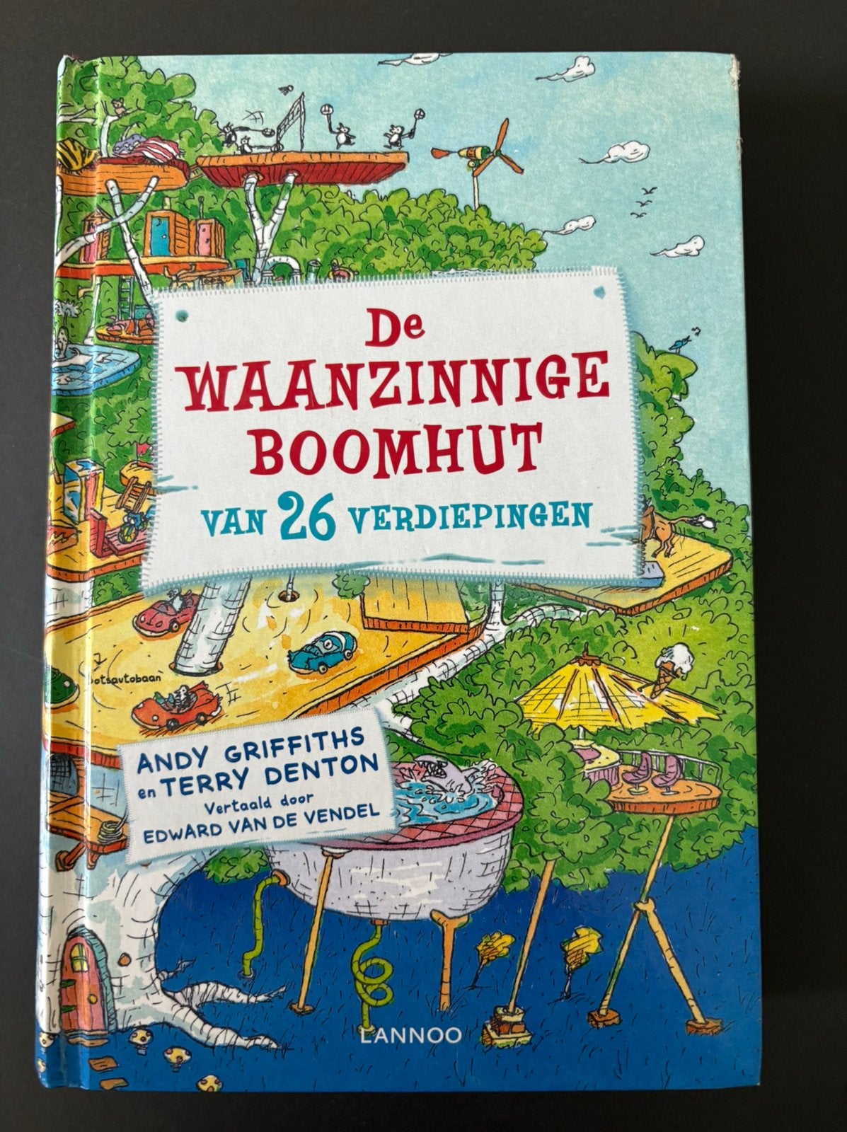 Boek, De waanzinnige boomhut van 26 verdiepingen, Ophalen, Zo goed als nieuw