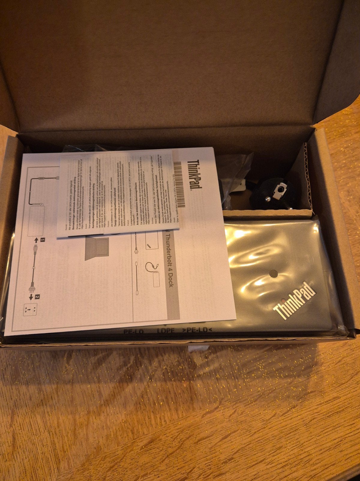 LENOVO (Nieuw) ThinkPad Universal Thunderbolt 4 Docking, Ophalen, Nieuw, Lenovo, Docking station