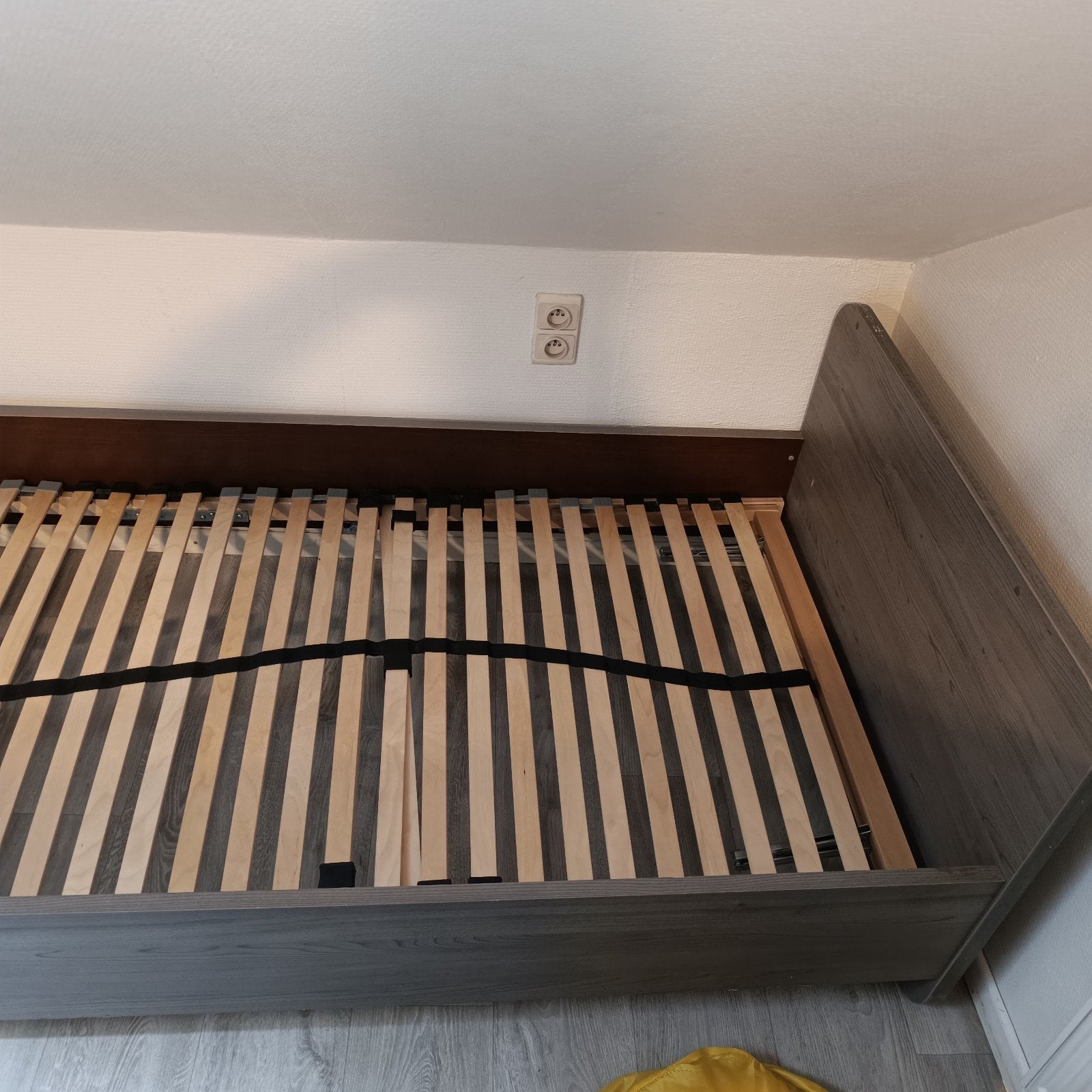 lit 1 personne + table de chevet, Enlèvement