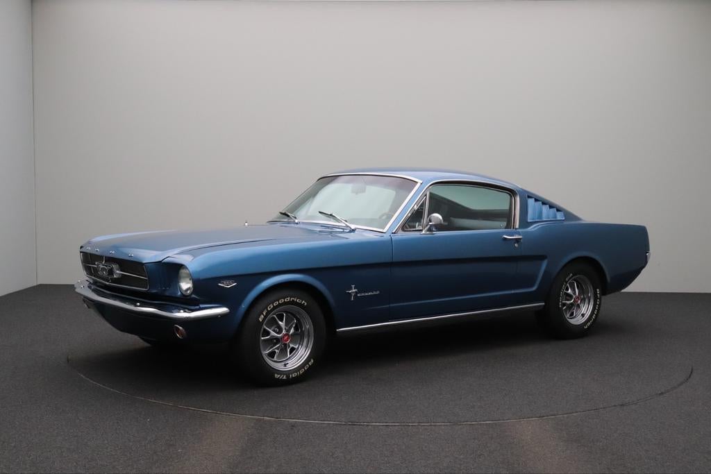 Ford mustang fastback K code zeldzaam nieuwstaat !!, Auto's, Achterwielaandrijving, Zwart, Blauw, Leder