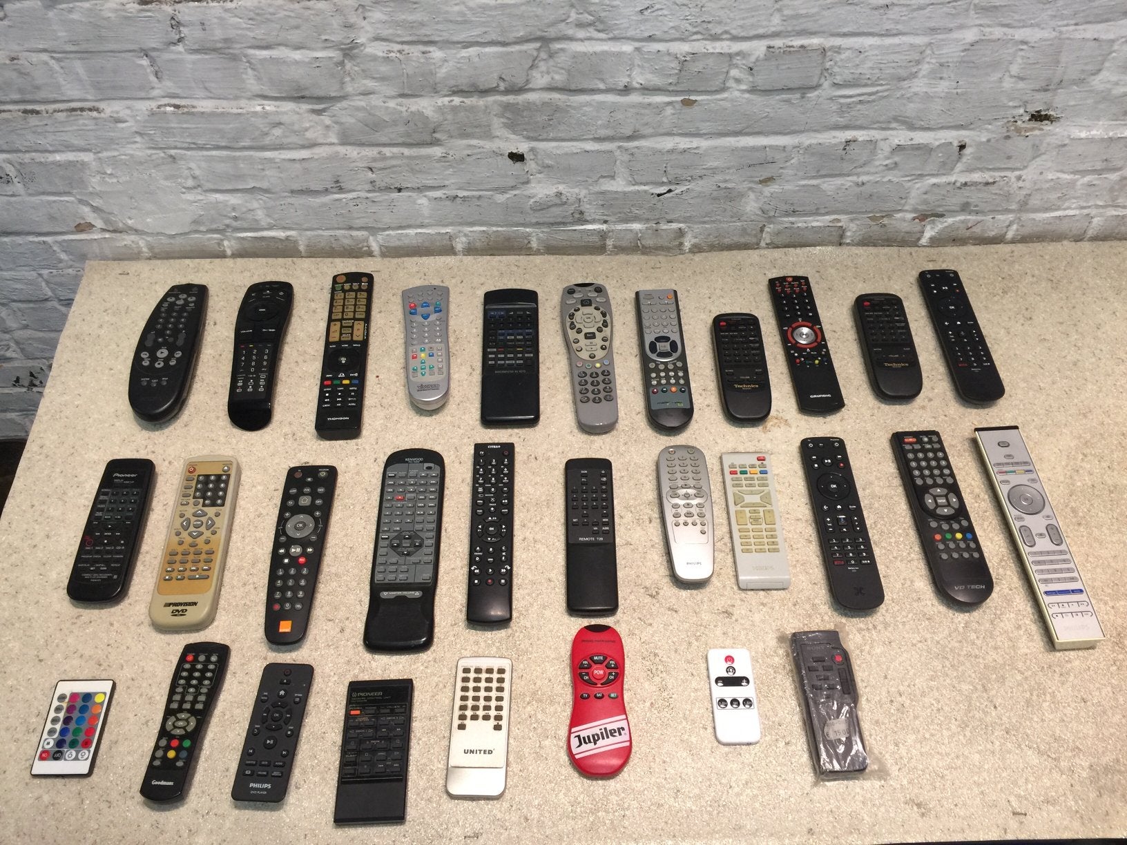 25 originele afstandsbedieningen audio - tv enz ., TV, Hi-fi & Vidéo, Enlèvement ou Envoi, Comme neuf, TV