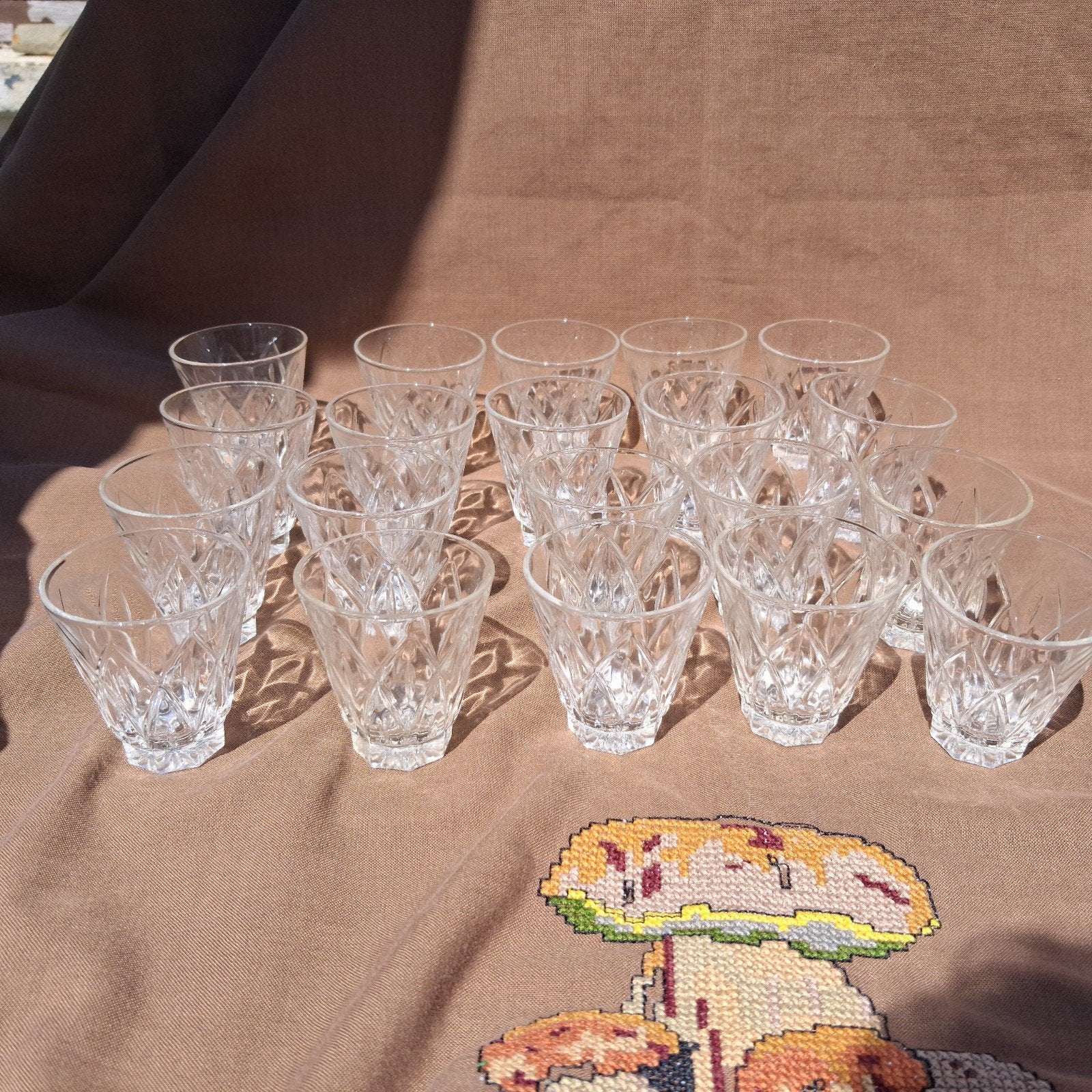 20 vintage Arlequin stijl borrelglaasjes, Ophalen of Verzenden, Zo goed als nieuw, Borrel- of Shotglas