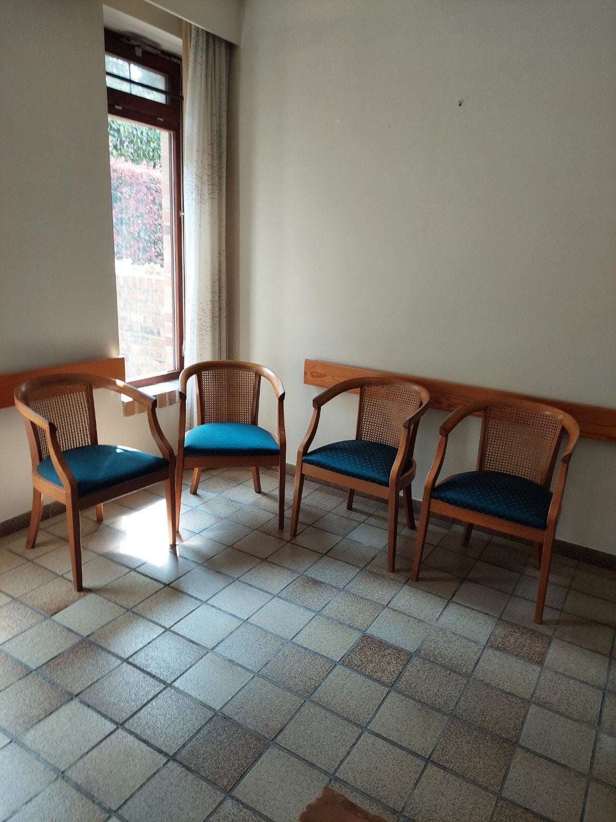 Vier mooie armstoelen  10 € per stuk, Ophalen