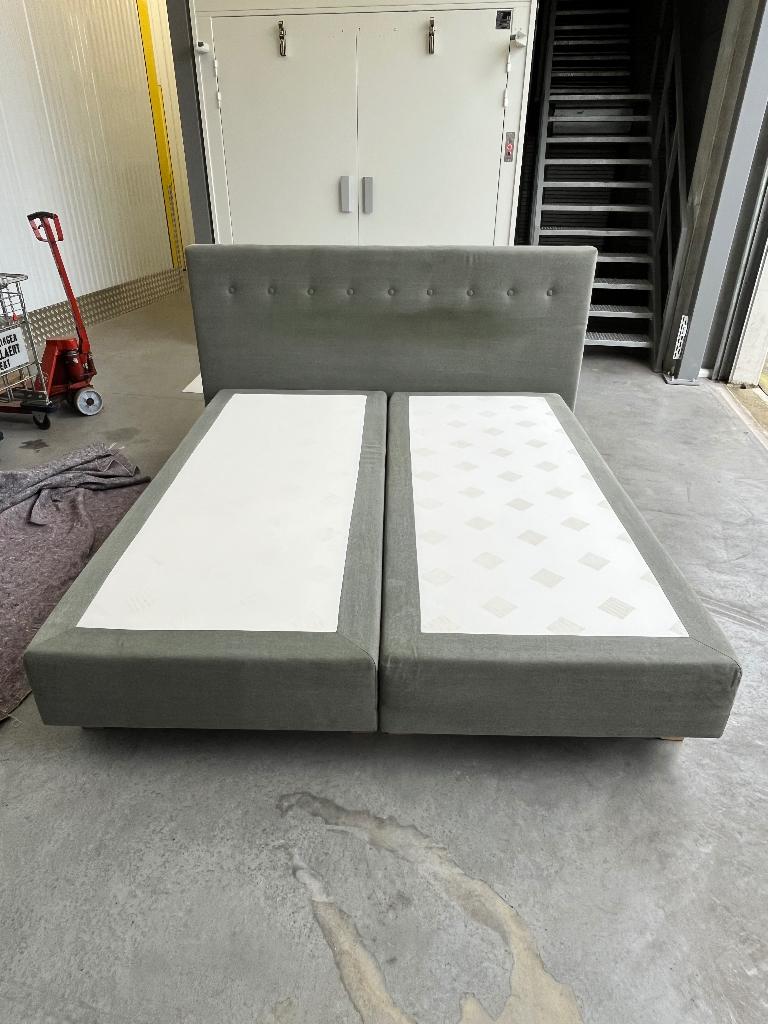 Boxspring, 210 cm, Utilisé, 180 cm, Deux personnes