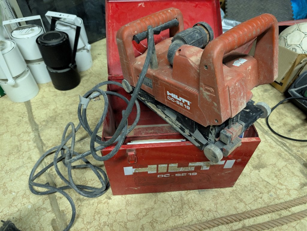 Affûteuse à rainures Hilti DC-SE19 avec 6 nouvelles meules, Enlèvement ou Envoi, Utilisé, Autres types