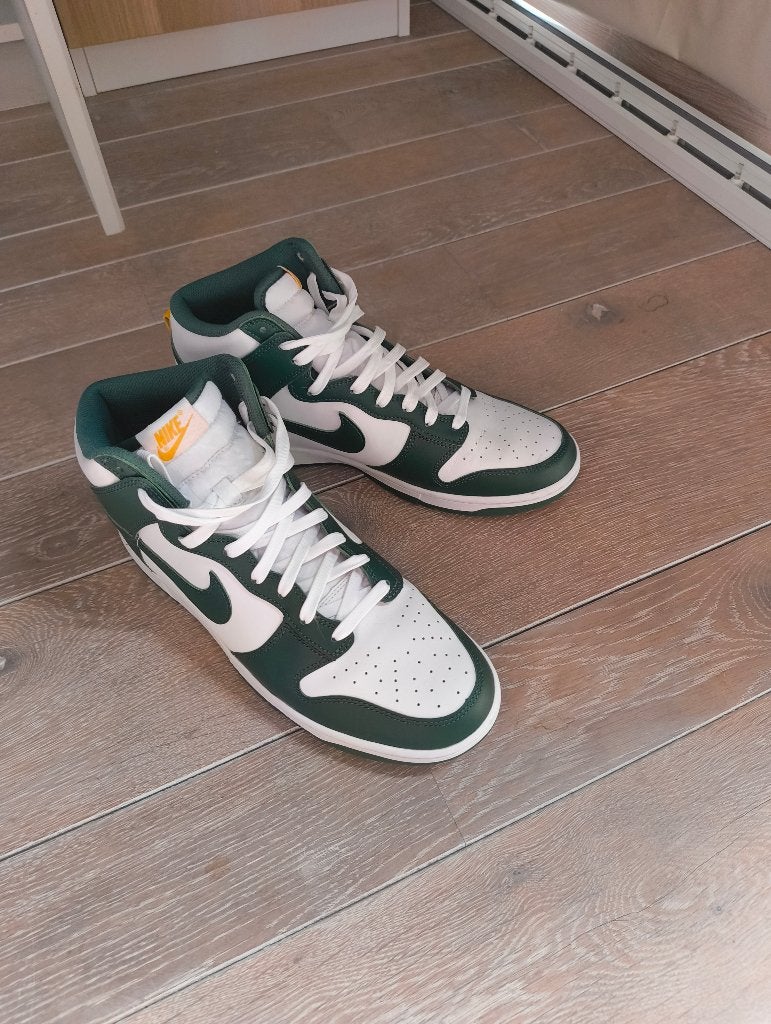 Nike dunk high "Australia" maat 45, Kleding | Heren, Schoenen, Wit, Nike, Ophalen of Verzenden, Zo goed als nieuw
