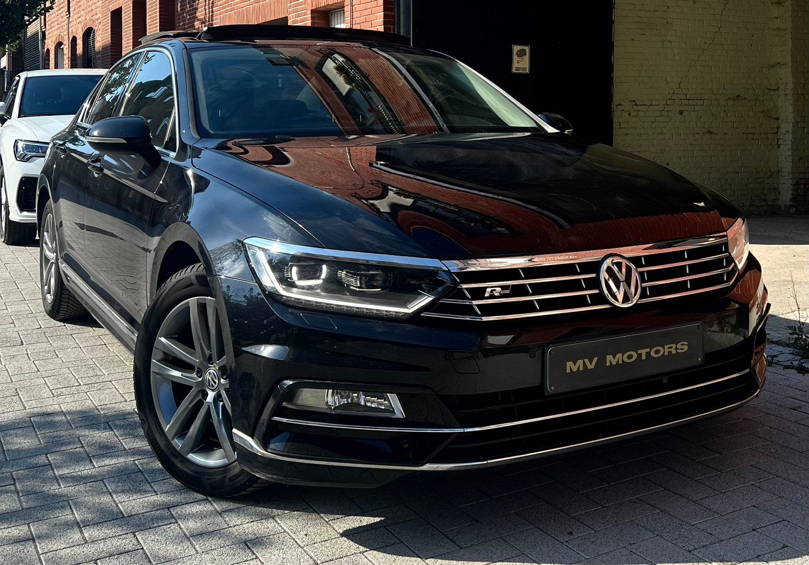 2019 VW Passat Berline 1.6 TDI R-LINE/eerste eigenaar!, Automaat, Dealer onderhouden, Stof, Zwart