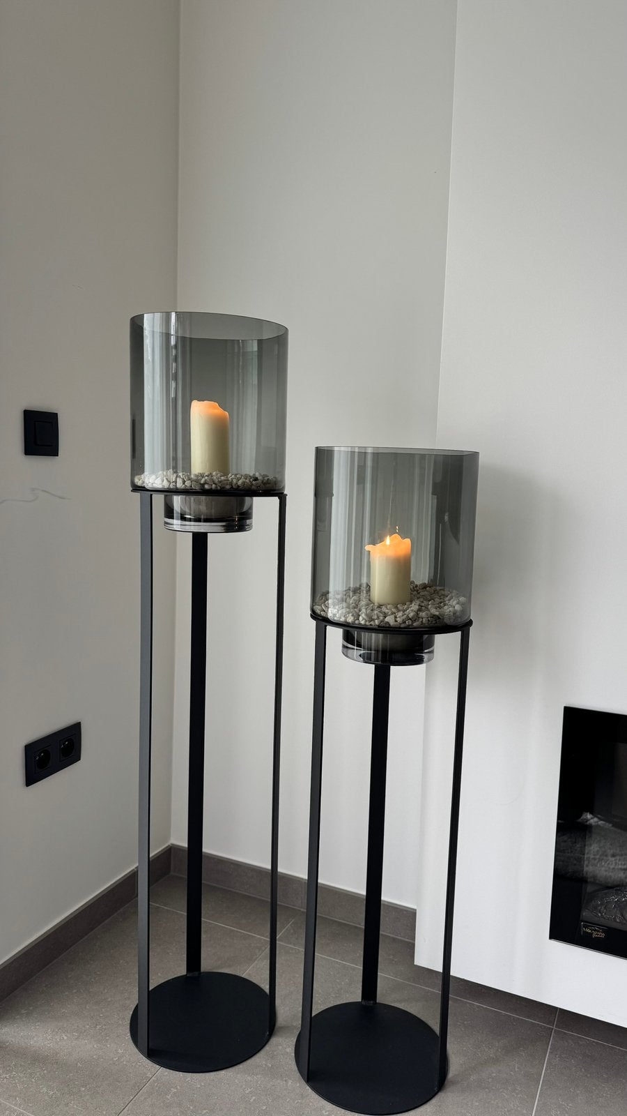 Set van 2 zwarte metalen windlichten/kandelaars met rookglas, Enlèvement, Comme neuf