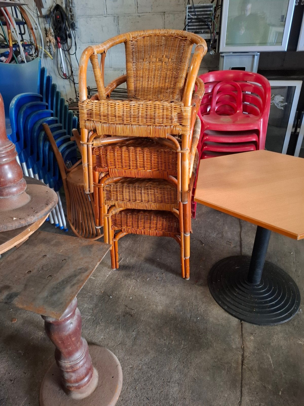 ensemble de 4 chaises en osier, Enlèvement