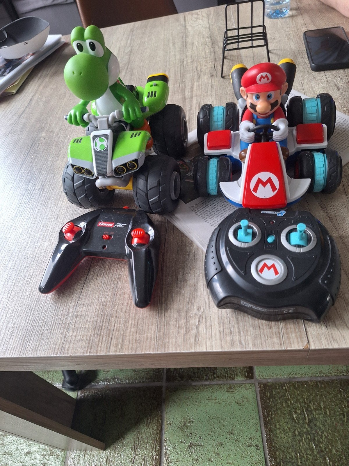 Set van 2 Carrera RC Mario Kart Voertuigen Yoshi Quad, Mario, Ophalen, Gebruikt