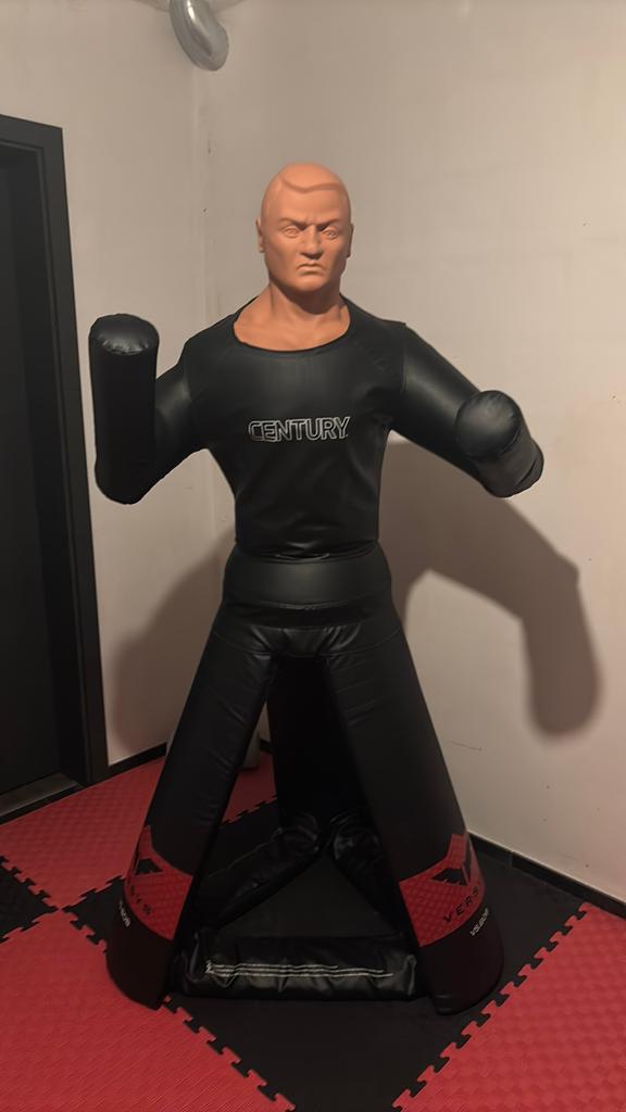 Mannequin de frappes Century Versys VS BOB, Sports & Fitness, Boxe, Enlèvement, Comme neuf, Punching-ball