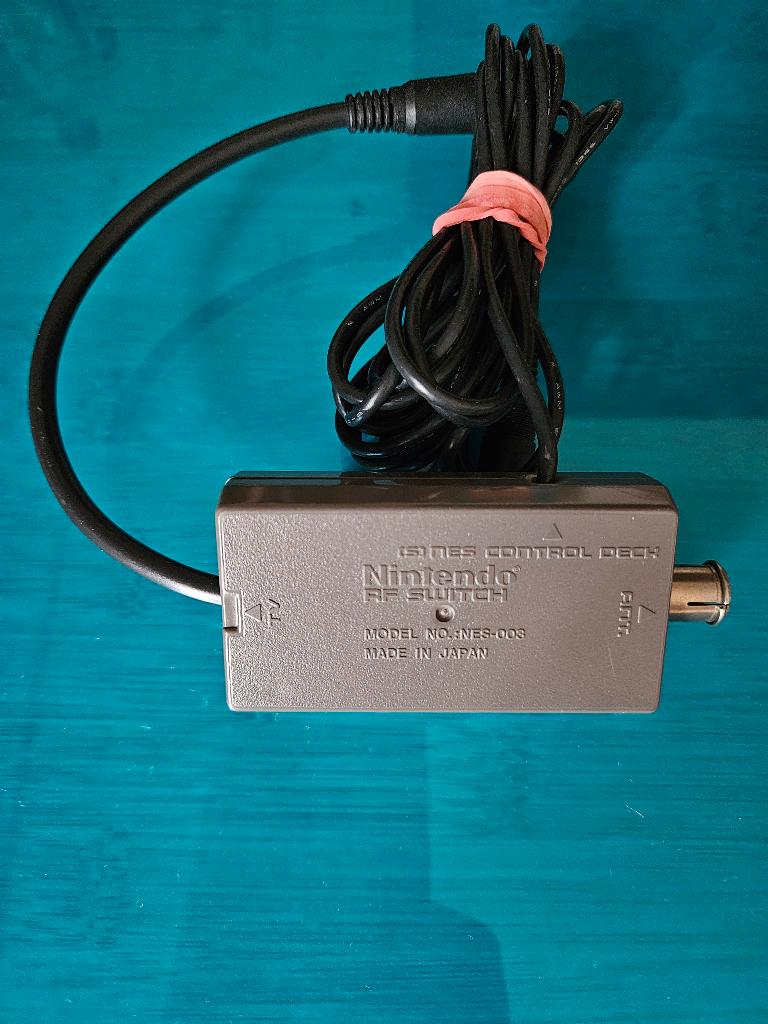 RF-Switch - NES, Games en Spelcomputers, Spelcomputers | Nintendo Consoles | Accessoires, Ophalen of Verzenden, Gebruikt, NES