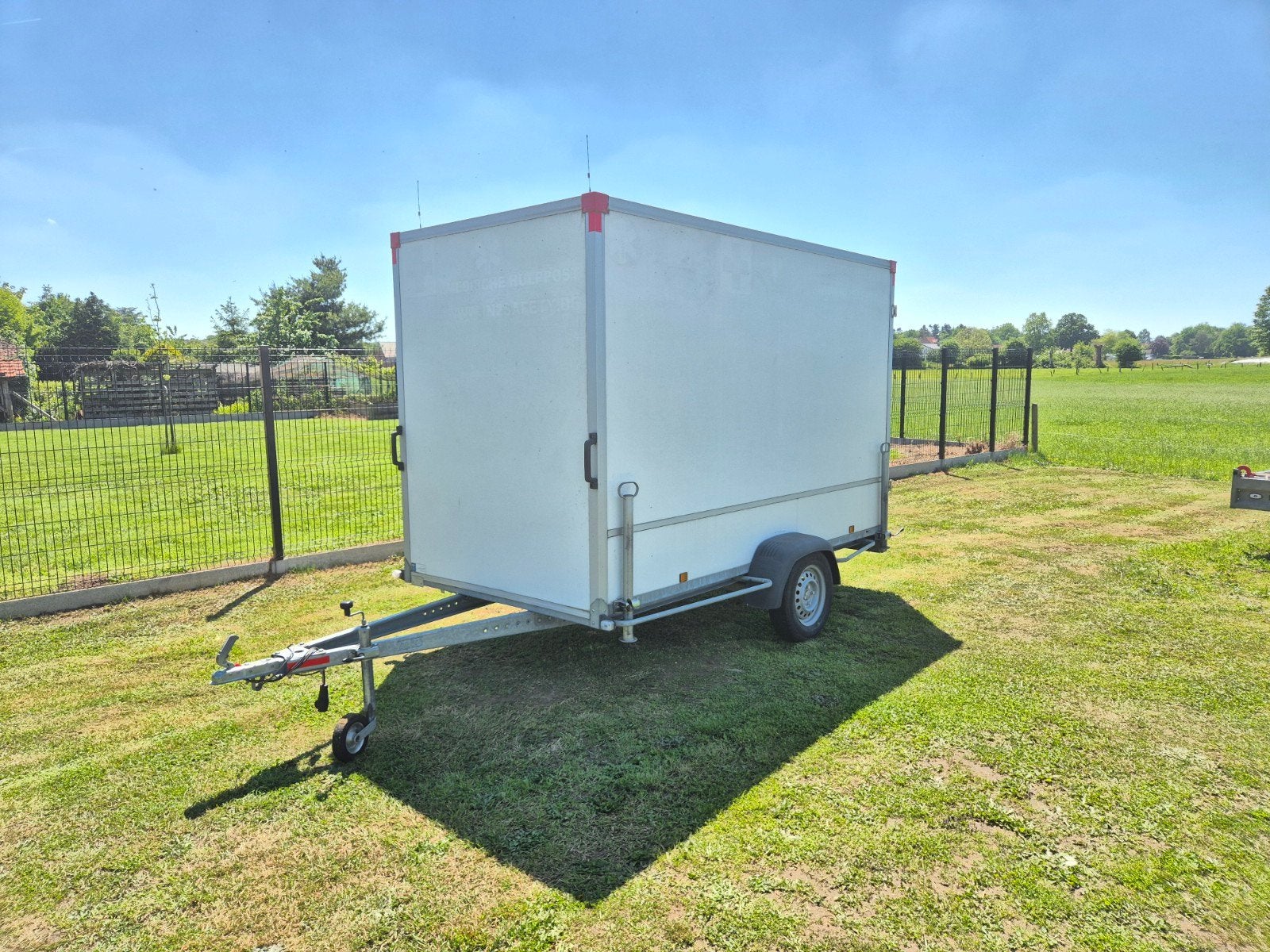 Power trailer gesloten enkelasser 750kg, Ophalen