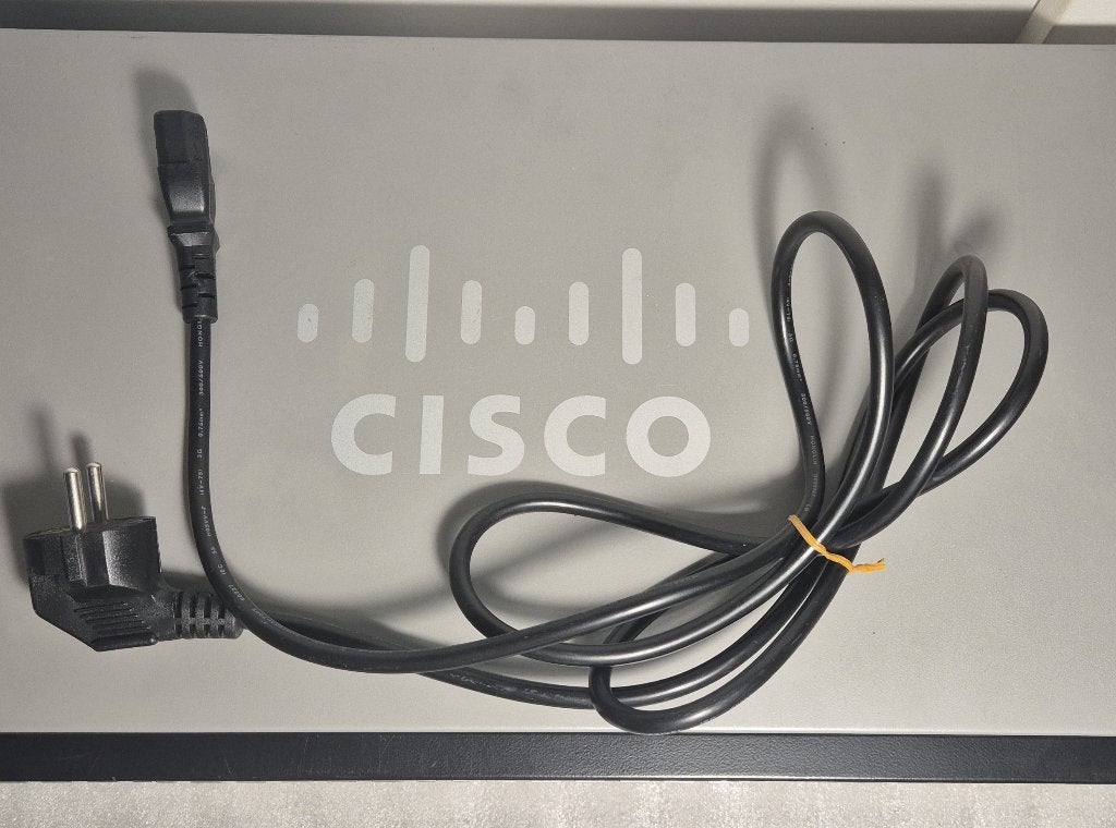 Lot van 3 Cisco SG300-52 - 52 Port Gigabit Managed Switch, Computers en Software, Ophalen of Verzenden, Gebruikt
