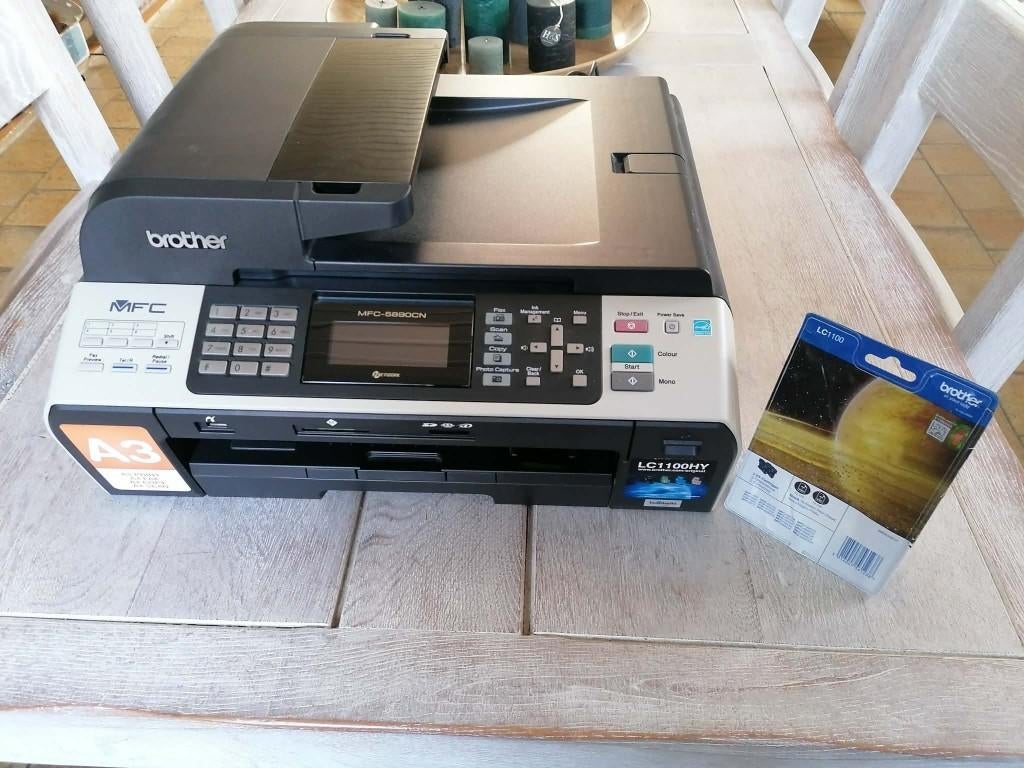 Brother MFC-5890CN - A4-A3 - Robuste + Stock Encre Noire, Wi-Fi intégré, Copier, Enlèvement, Imprimante à jet d'encre