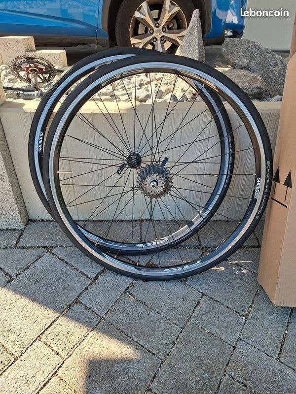 Paire roues route Shimano avec cassette – 10v 16/27, Pneu, Enlèvement ou Envoi, Comme neuf, Aluminium