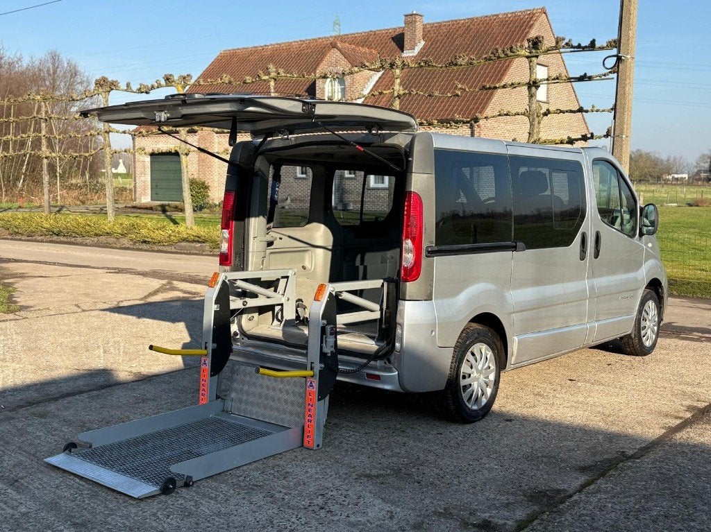 ️♿️Renault Trafic 2.0DCI Rolstoellift Invalide Mindervalide, Autos, Renault, Argent ou Gris, Achat, Entreprise, Adapté aux personnes handicapées