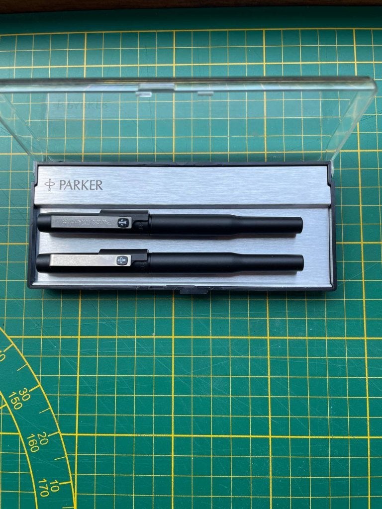 Parker 25B Black Epoxy Fountain & Rollerball Set, Enlèvement ou Envoi, Parker