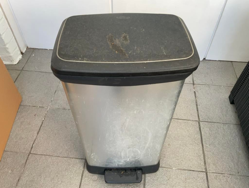 Pedaalemmer Curver, Ophalen, Gebruikt