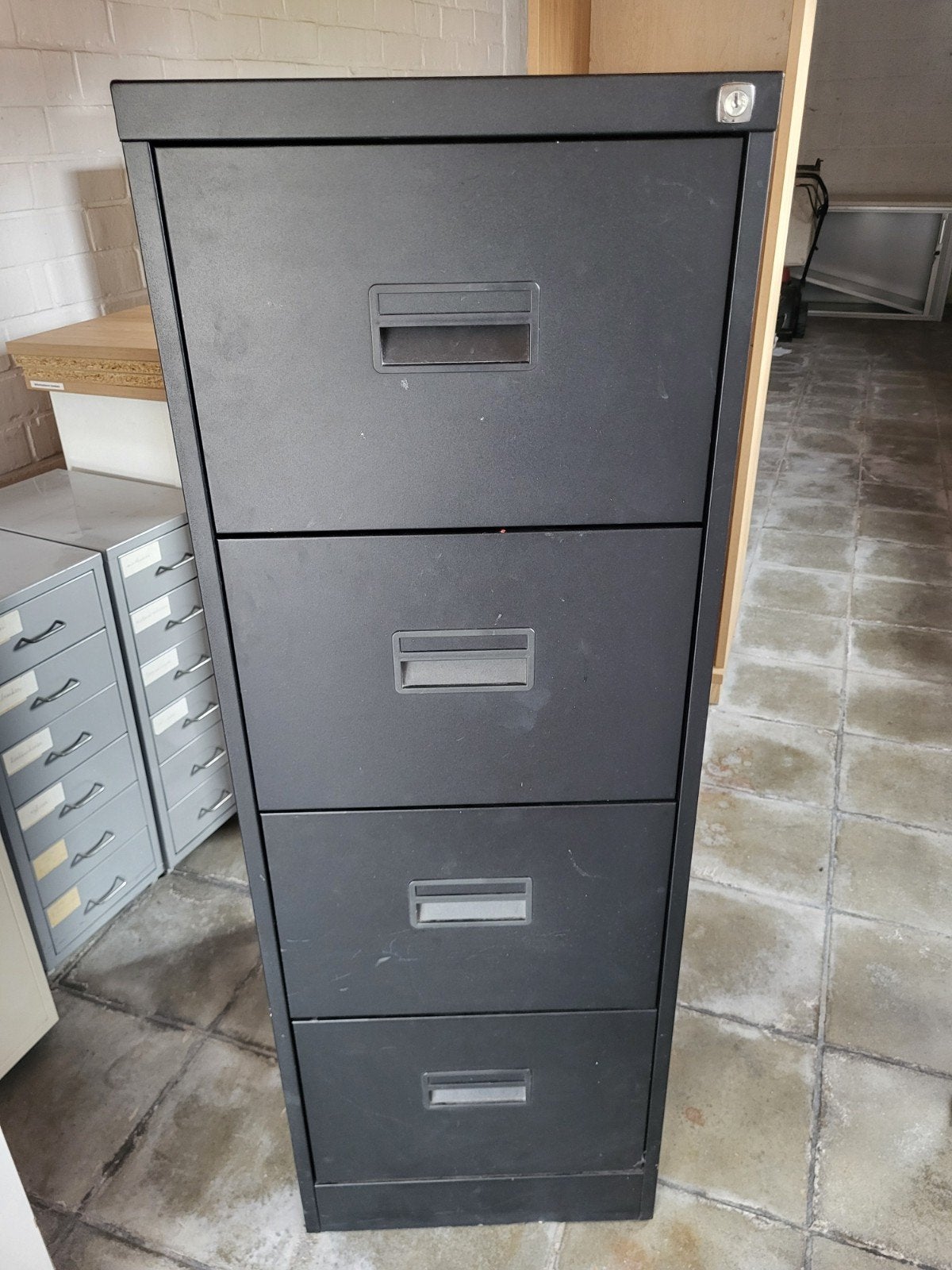 archiefkast zwart metaal, Huis en Inrichting, Ophalen, Gebruikt, 100 tot 150 cm, Meerdere deuren