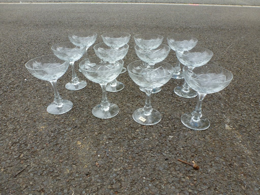 série de 12 coupes à champagne (verrerie Doyen), Enlèvement