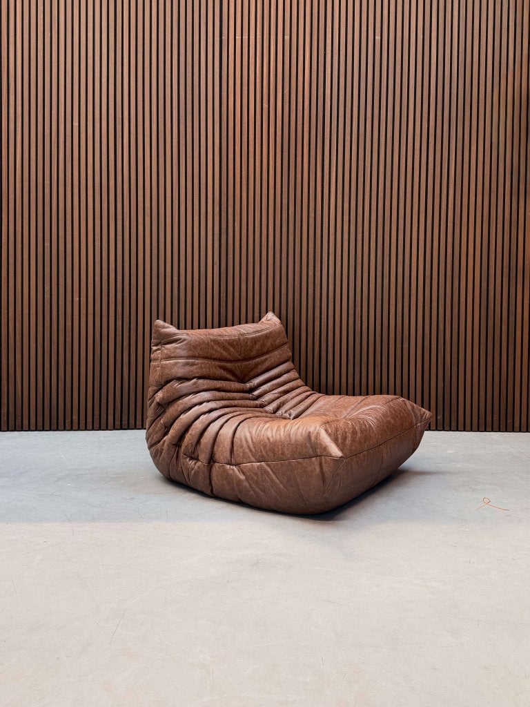 Ligne Roset Togo Fireside Chair eenzits | Mokka Leder (sale), Antiek en Kunst, Ophalen of Verzenden